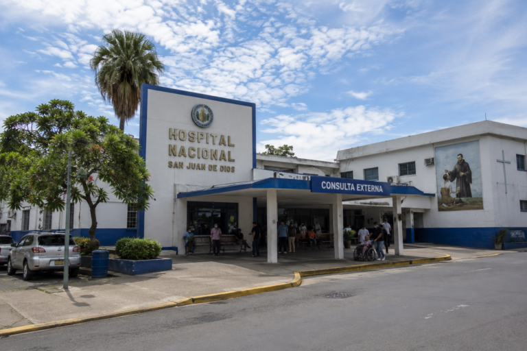 Hospital and healthcare services in El Salvador